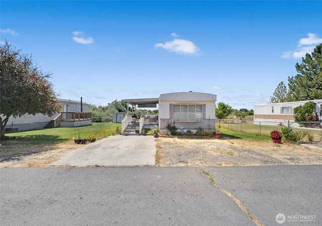 Photo 2 of Contingent at 4680 Rd K Ne #5, Moses Lake, WA 98837 | MLS# NWM2556818 | Listing updated on 2026-09-22