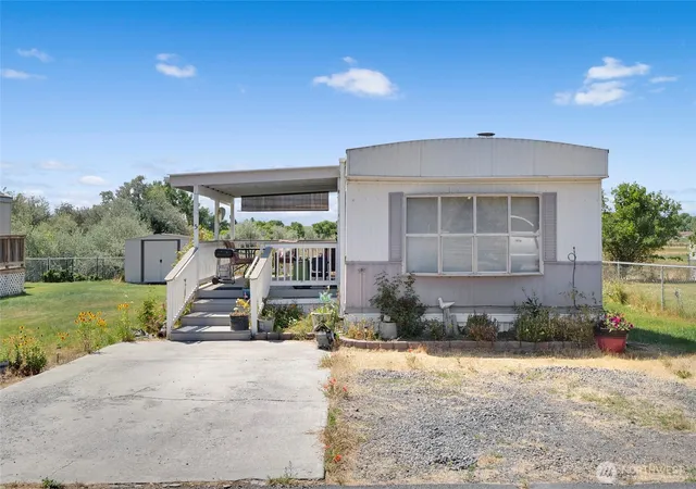 Photo 3 of Contingent at 4680 Rd K Ne #5, Moses Lake, WA 98837 | MLS# NWM2556818 | Listing updated on 2026-09-22