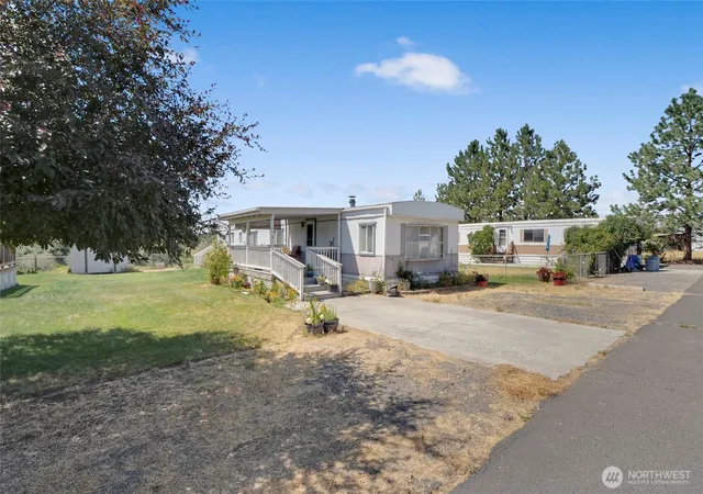 Photo 3 of Manufactured home for sale at 4680 Rd K NE #5, Moses Lake, WA 98837 | MLS# NWM2556818 | Listing updated on 2026-09-22