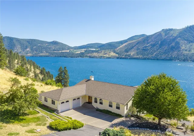 Photo 1 of Single family home for sale at 3035 Lakeshore Dr, Manson, WA 98831 | MLS# NWM2556823 | Listing updated on 2026-09-29