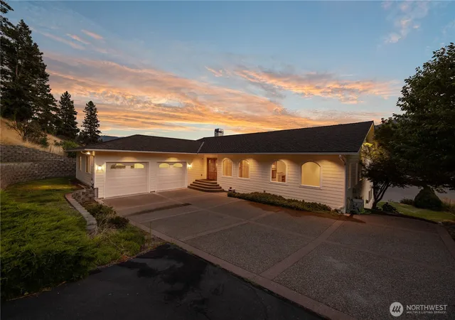 Photo 3 of Single family home for sale at 3035 Lakeshore Dr, Manson, WA 98831 | MLS# NWM2556823 | Listing updated on 2026-09-29