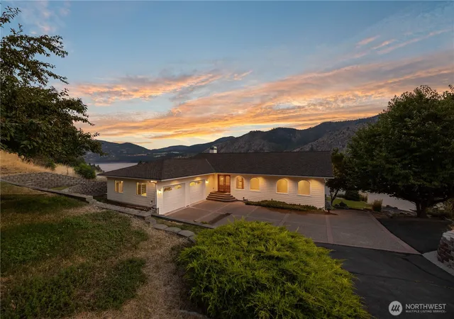 Photo 4 of Single family home for sale at 3035 Lakeshore Dr, Manson, WA 98831 | MLS# NWM2556823 | Listing updated on 2026-09-29