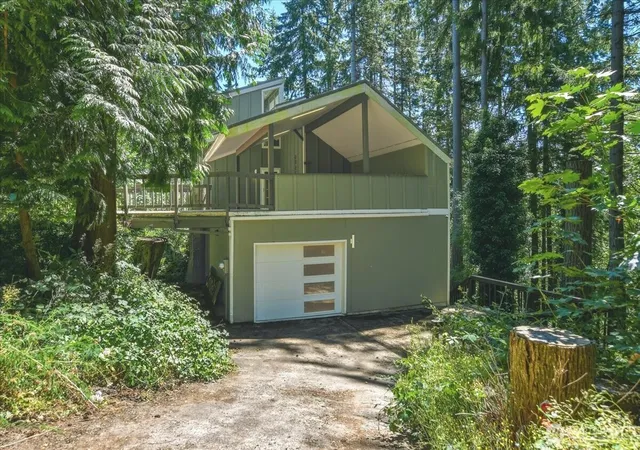 Photo 2 of Single family home for sale at 2425 Archwood Dr, Longview, WA 98632 | MLS# NWM2556828 | Listing updated on 2026-09-22
