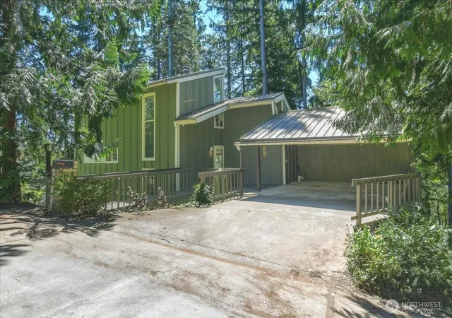 Photo 3 of Single family home for sale at 2425 Archwood Dr, Longview, WA 98632 | MLS# NWM2556828 | Listing updated on 2026-09-22