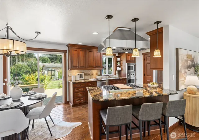 Photo 3 of Single family home for sale at 10501 25Th Dr Se, Everett, WA 98208 | MLS# NWM2556830 | Listing updated on 2026-09-30