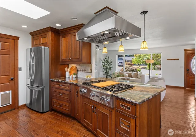 Photo 4 of Single family home for sale at 10501 25Th Dr Se, Everett, WA 98208 | MLS# NWM2556830 | Listing updated on 2026-09-30