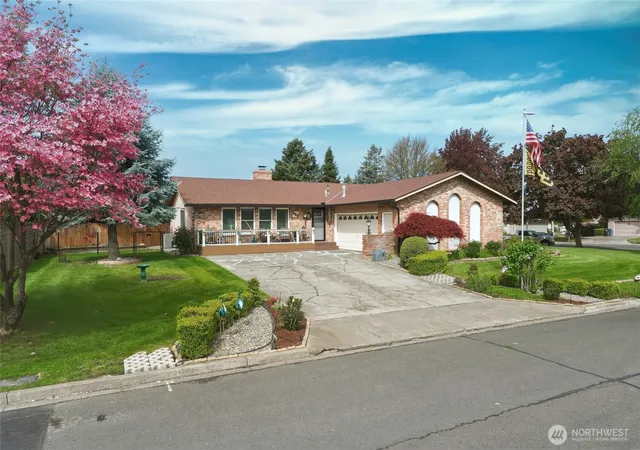 Photo 3 of Sale Pending at 353 SE Highland Park Dr, College Place, WA 99324 | MLS# NWM2556846 | Listing updated on 2026-09-26