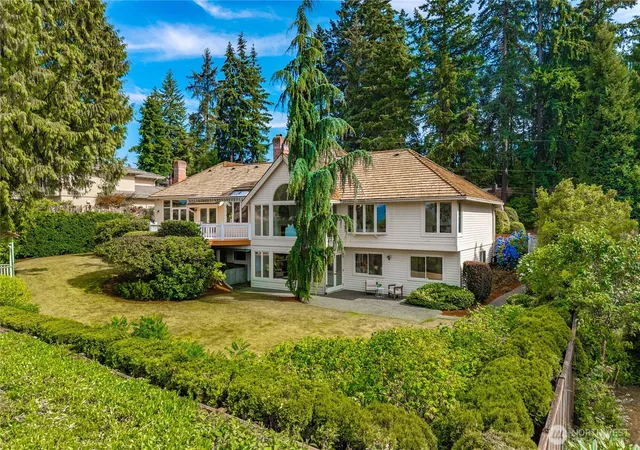Photo 3 of Single family home for sale at 9416 Ne 25th Street, Clyde Hill, WA 98004 | MLS# NWM2556860 | Listing updated on 2026-10-01
