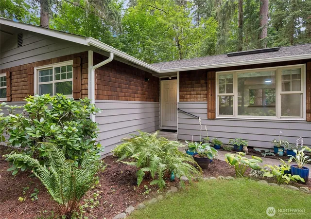 Photo 3 of Single family home for sale at 6724 Alder Glen Dr SE, Olympia, WA 98513 | MLS# NWM2556888 | Listing updated on 2026-09-22