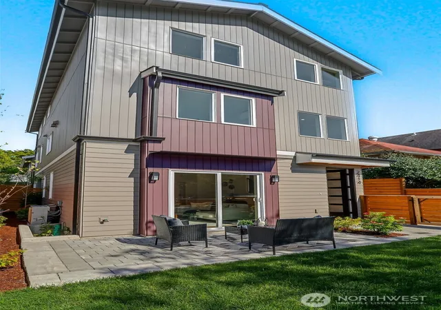 Photo 2 of Sale Pending at 2414 Queen Anne Ave N, Seattle, WA 98109 | MLS# NWM2556900 | Listing updated on 2026-09-28