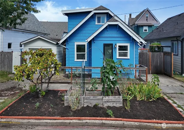 Photo 2 of Single family home for sale at 613 N Prospect St, Tacoma, WA 98406 | MLS# NWM2556927 | Listing updated on 2026-09-28
