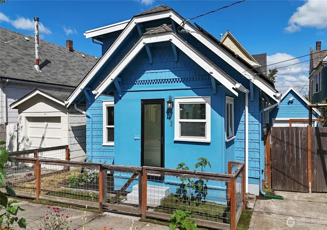 Photo 3 of Single family home for sale at 613 N Prospect St, Tacoma, WA 98406 | MLS# NWM2556927 | Listing updated on 2026-10-01