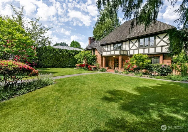 Photo 2 of Single family home for sale at 6573 Ne Windermere Rd, Seattle, WA 98105 | MLS# NWM2556931 | Listing updated on 2026-09-24