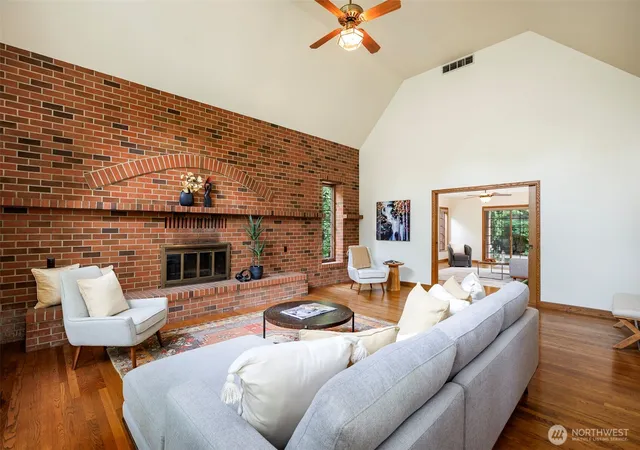 Photo 3 of Single family home for sale at 6573 NE Windermere Rd, Seattle, WA 98105 | MLS# NWM2556931 | Listing updated on 2026-09-24