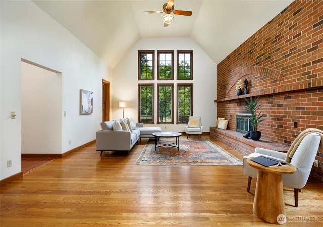 Photo 4 of Single family home for sale at 6573 NE Windermere Rd, Seattle, WA 98105 | MLS# NWM2556931 | Listing updated on 2026-09-24