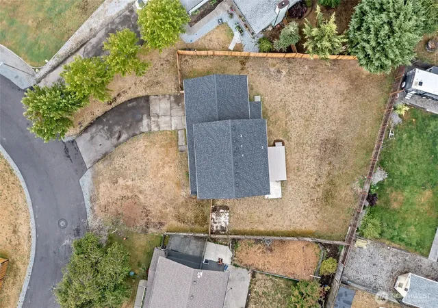 Photo 4 of Sale Pending at 341 Elk Loop, Carbonado, WA 98323 | MLS# NWM2556942 | Listing updated on 2026-08-18