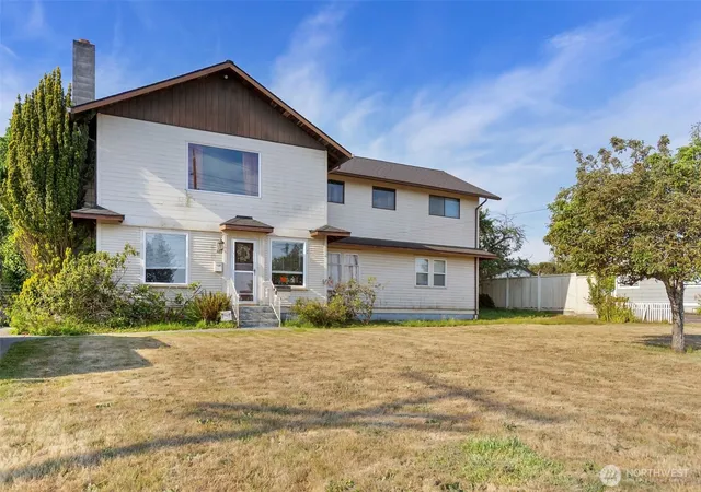 Photo 3 of Single family home for sale at 536 E Lauridsen Blvd, Port Angeles, WA 98362 | MLS# NWM2556966 | Listing updated on 2026-08-05