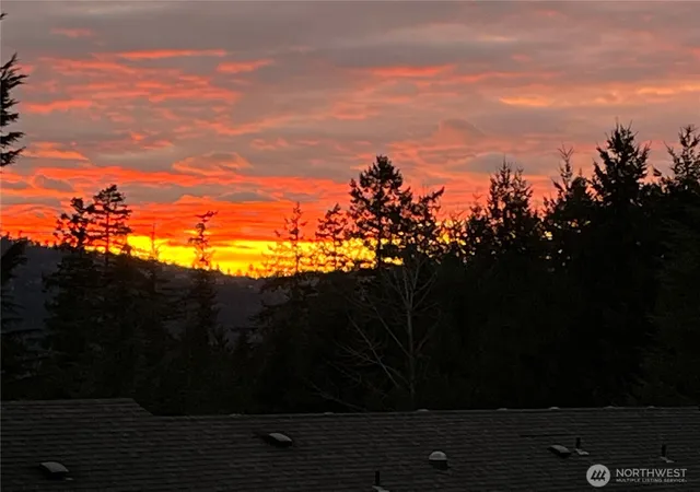 Photo 4 of Condo for sale at 22760 Southeast 43rd Ct #2617, Issaquah, WA 98029 | MLS# NWM2556982 | Listing updated on 2026-09-24