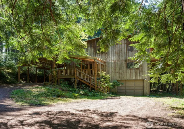 Photo 1 of Sale Pending at 76 Lookout Loop, Eastsound, WA 98245 | MLS# NWM2557031 | Listing updated on 2026-10-01