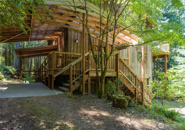 Photo 3 of Sale Pending at 76 Lookout Loop, Eastsound, WA 98245 | MLS# NWM2557031 | Listing updated on 2026-10-01