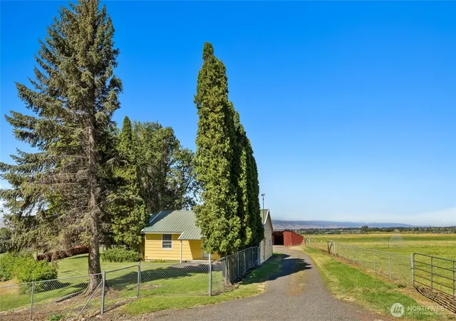 Photo 4 of Sale Pending at 341 Schnebly Rd, Ellensburg, WA 98926 | MLS# NWM2557046 | Listing updated on 2026-09-25