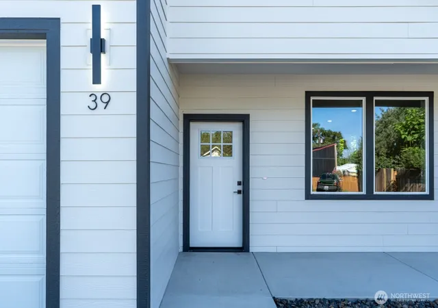 Photo 1 of Single family home for sale at 39 Birch St SW, Soap Lake, WA 98851 | MLS# NWM2557060 | Listing updated on 2026-09-21