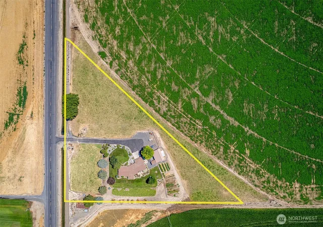 Photo 3 of Single family home for sale at 13461 W Highway 28, Quincy, WA 98848 | MLS# NWM2557065 | Listing updated on 2026-09-22