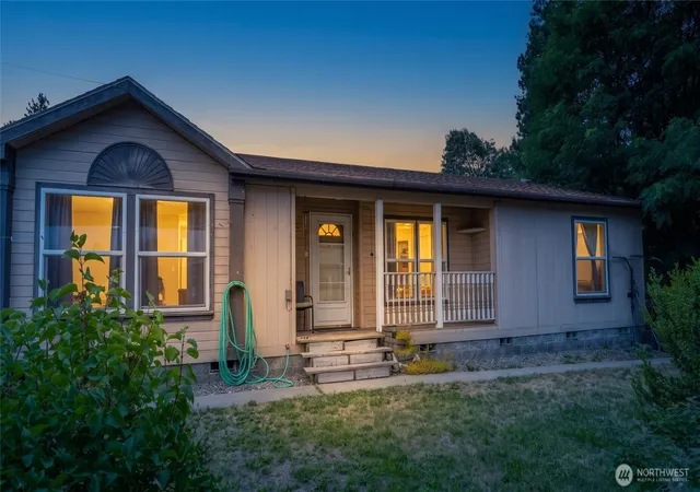 Photo 1 of Manufactured home for sale at 321 Washington St, Cle Elum, WA 98922 | MLS# NWM2557067 | Listing updated on 2026-09-22