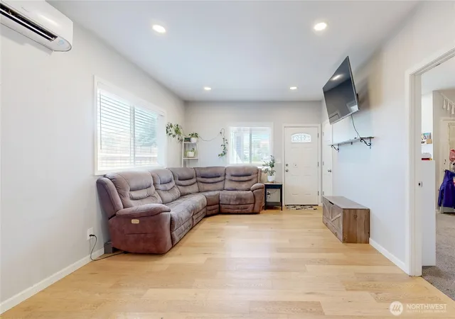 Photo 3 of Single family home for sale at 521 S Main St, Milton Freewater, OR 97862 | MLS# NWM2557075 | Listing updated on 2026-09-19