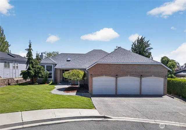 Photo 1 of Single family home for sale at 213 S 78th Avenue, Yakima, WA 98908 | MLS# NWM2557096 | Listing updated on 2026-09-22