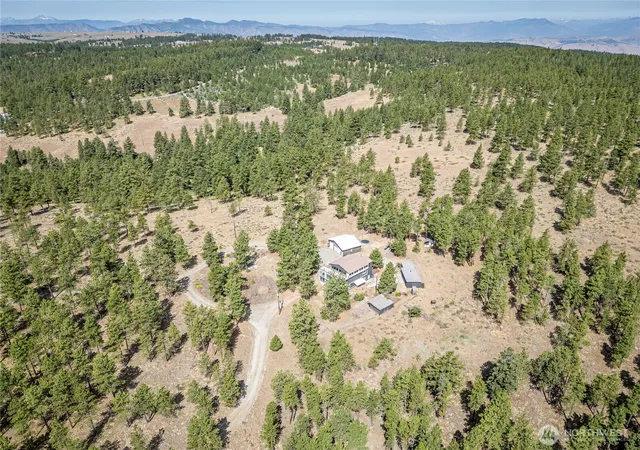 Photo 3 of Single family home for sale at 107 Pioneer Ln, East Wenatchee, WA 98802 | MLS# NWM2557111 | Listing updated on 2026-10-01