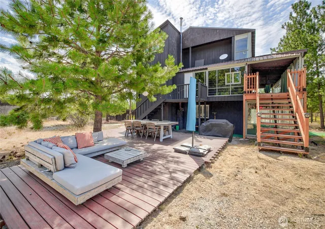 Photo 4 of Single family home for sale at 107 Pioneer Ln, East Wenatchee, WA 98802 | MLS# NWM2557111 | Listing updated on 2026-10-01