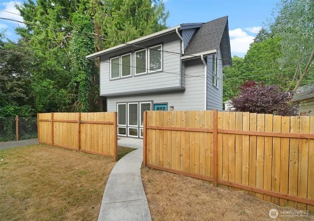 Photo 1 of Sale Pending at 2317 Washington St Se, Olympia, WA 98501 | MLS# NWM2557127 | Listing updated on 2026-10-01