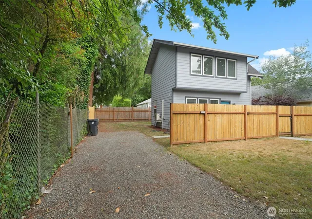 Photo 2 of Sale Pending at 2317 Washington St Se, Olympia, WA 98501 | MLS# NWM2557127 | Listing updated on 2026-10-01