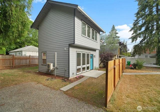 Photo 3 of Sale Pending at 2317 Washington St Se, Olympia, WA 98501 | MLS# NWM2557127 | Listing updated on 2026-10-01