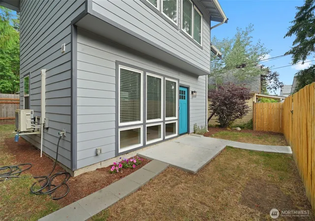 Photo 3 of Sale Pending at 2317 Washington St SE, Olympia, WA 98501 | MLS# NWM2557127 | Listing updated on 2026-10-01