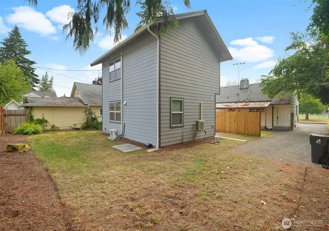 Photo 4 of Sale Pending at 2317 Washington St SE, Olympia, WA 98501 | MLS# NWM2557127 | Listing updated on 2026-10-01