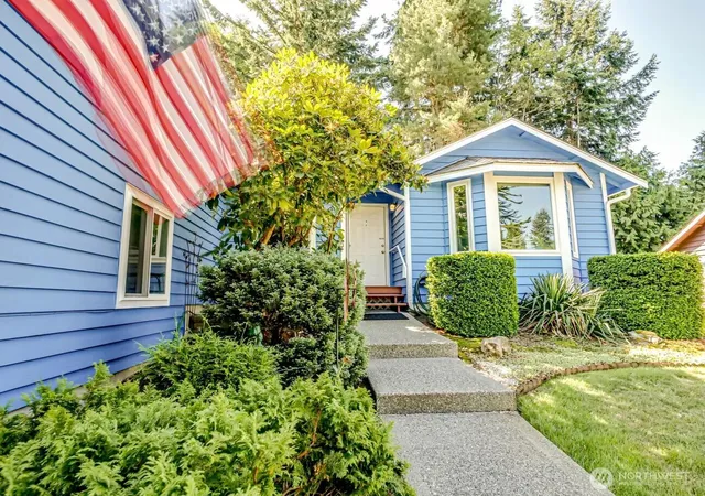 Photo 1 of Single family home for sale at 1608 Puget Dr, Everett, WA 98203 | MLS# NWM2557128 | Listing updated on 2026-09-19