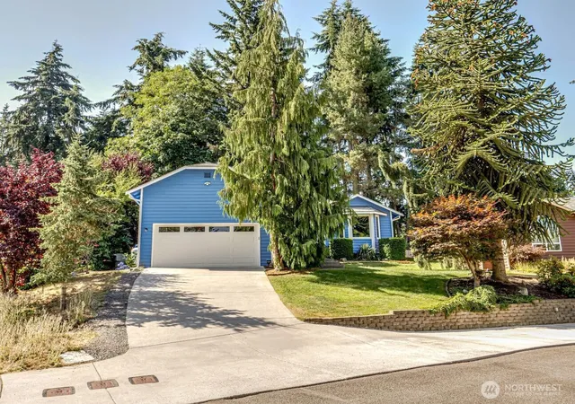 Photo 3 of Single family home for sale at 1608 Puget Dr, Everett, WA 98203 | MLS# NWM2557128 | Listing updated on 2026-09-19