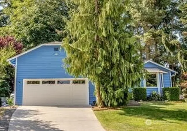 Photo 3 of Single family home for sale at 1608 Puget Dr, Everett, WA 98203 | MLS# NWM2557128 | Listing updated on 2026-09-19