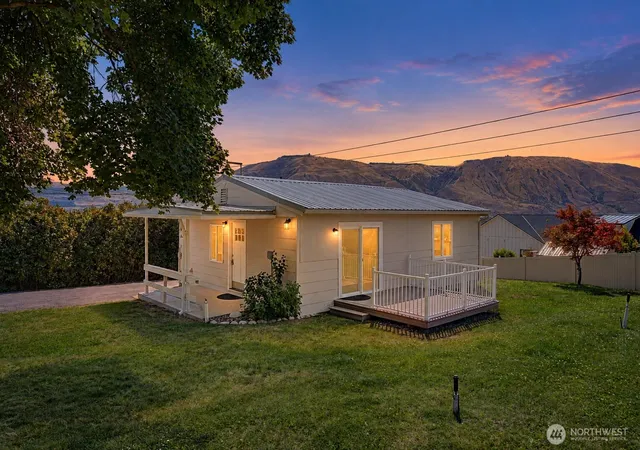 Photo 1 of Single family home for sale at 860 S Nancy Ave, East Wenatchee, WA 98802 | MLS# NWM2557190 | Listing updated on 2026-10-07