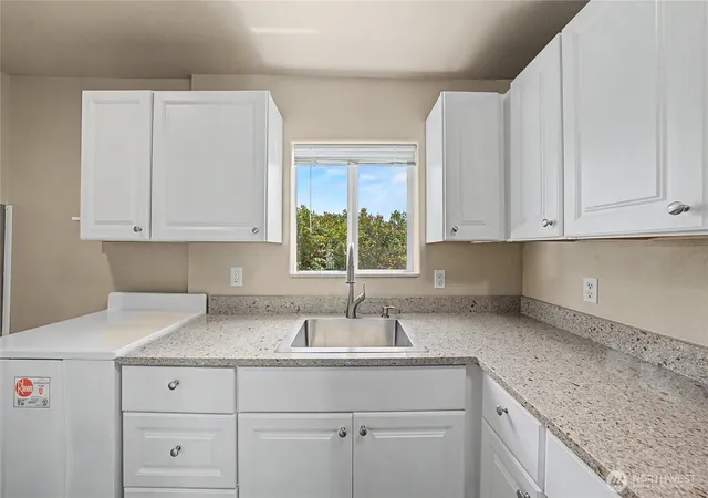 Photo 3 of Single family home for sale at 860 S Nancy Ave, East Wenatchee, WA 98802 | MLS# NWM2557190 | Listing updated on 2026-09-30