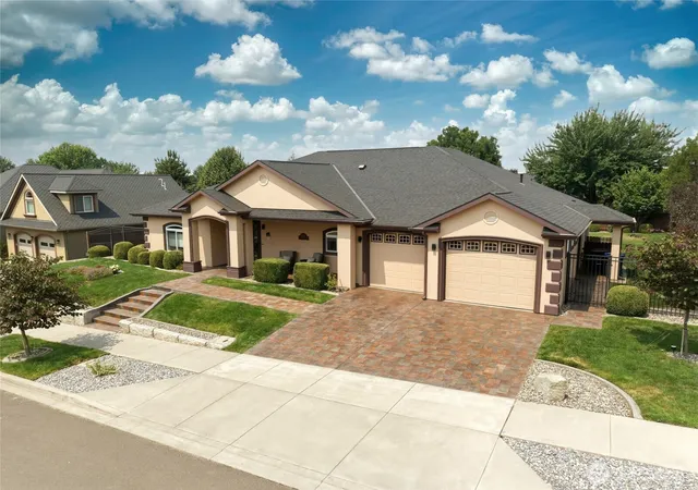 Photo 3 of Single family home for sale at 260 Coyote Ridge Dr, Walla Walla, WA 99362 | MLS# NWM2557237 | Listing updated on 2026-09-23