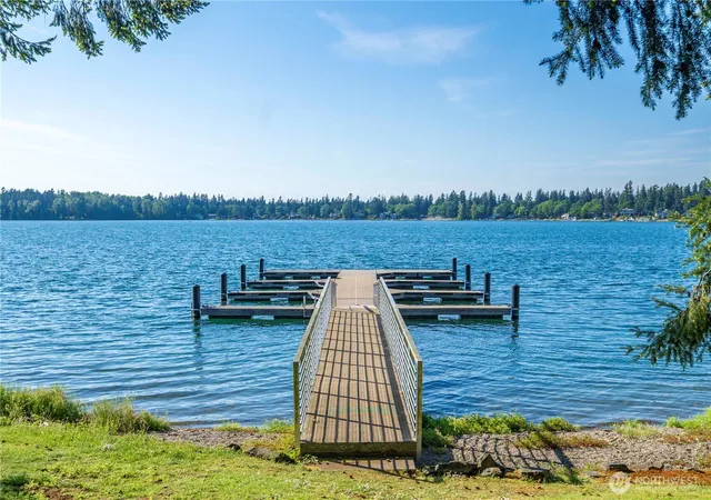 Photo 1 of Mansion for sale at 4 Thornewood Ln Sw, Lakewood, WA 98498 | MLS# NWM2557256 | Listing updated on 2026-09-22