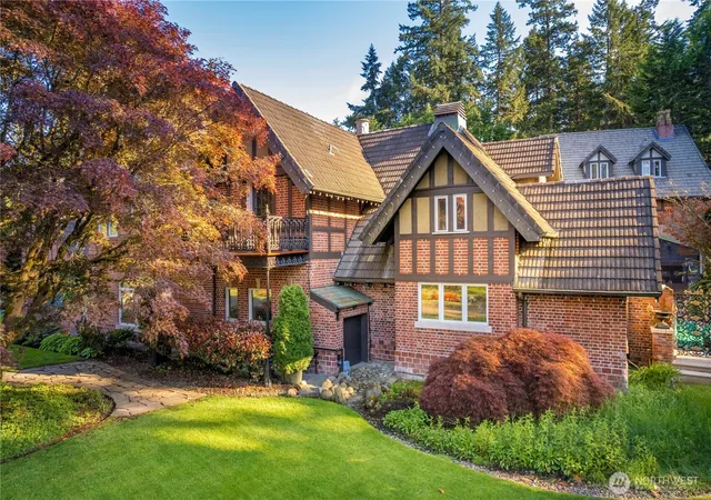 Photo 3 of Single family home for sale at 4 Thornewood Ln SW, Lakewood, WA 98498 | MLS# NWM2557256 | Listing updated on 2026-09-22