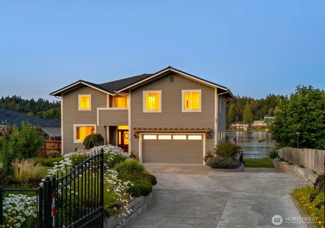 Photo 2 of Single family home for sale at 31 Se Skookum View Dr, Shelton, WA 98584 | MLS# NWM2557272 | Listing updated on 2026-09-23