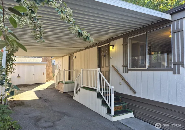 Photo 3 of Manufactured home for sale at 7301 Ne 175th Street #317, Kenmore, WA 98028 | MLS# NWM2557308 | Listing updated on 2026-09-23