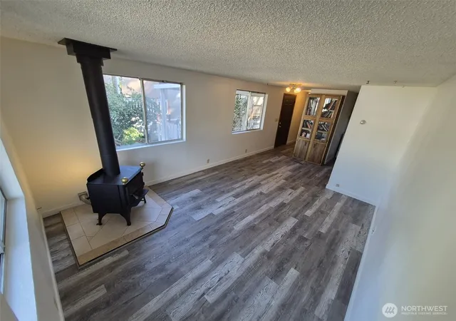 Photo 3 of Manufactured home for sale at 7301 NE 175th Street #317, Kenmore, WA 98028 | MLS# NWM2557308 | Listing updated on 2026-09-23