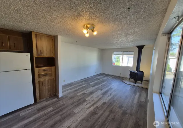 Photo 4 of Manufactured home for sale at 7301 NE 175th Street #317, Kenmore, WA 98028 | MLS# NWM2557308 | Listing updated on 2026-09-23