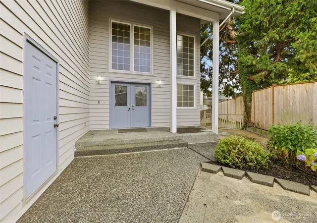 Photo 2 of Single family home for sale at 4729 Seahurst Ave, Everett, WA 98203 | MLS# NWM2557338 | Listing updated on 2026-09-23